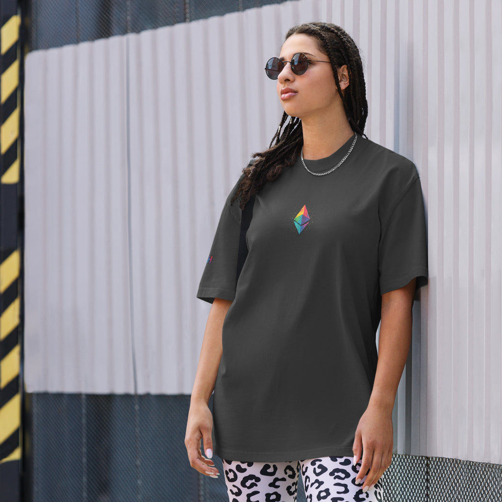 Oversized ETH Ethereum T-Shirt Faded Black mit Diamond Hands Design, kleinem ETH-Logo vorne und ETH-Schriftzug seitlich am Ärmel